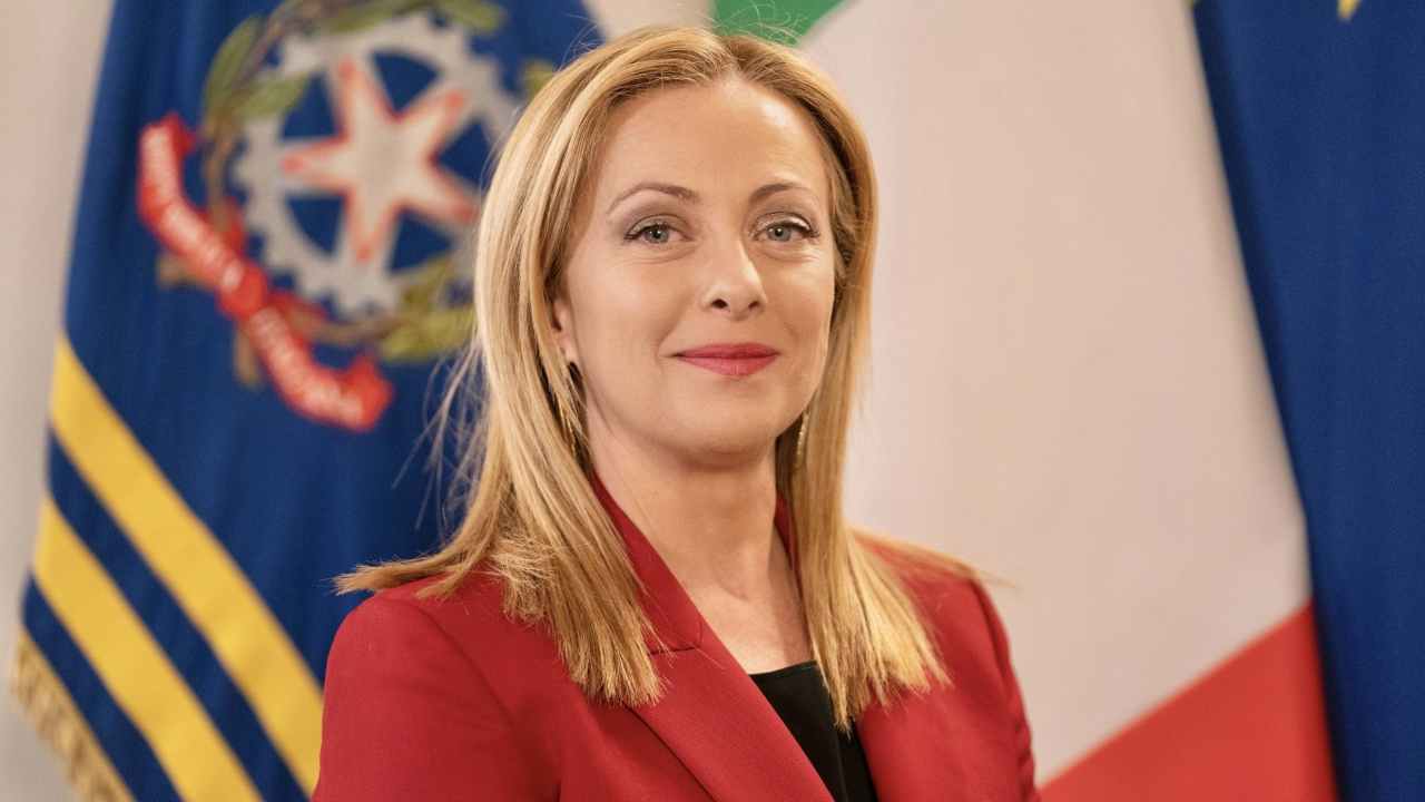 Taglio delle accise sul carburante: -25 centesimi per i prossimi 20 giorni | Il decreto urgente del Governo Meloni