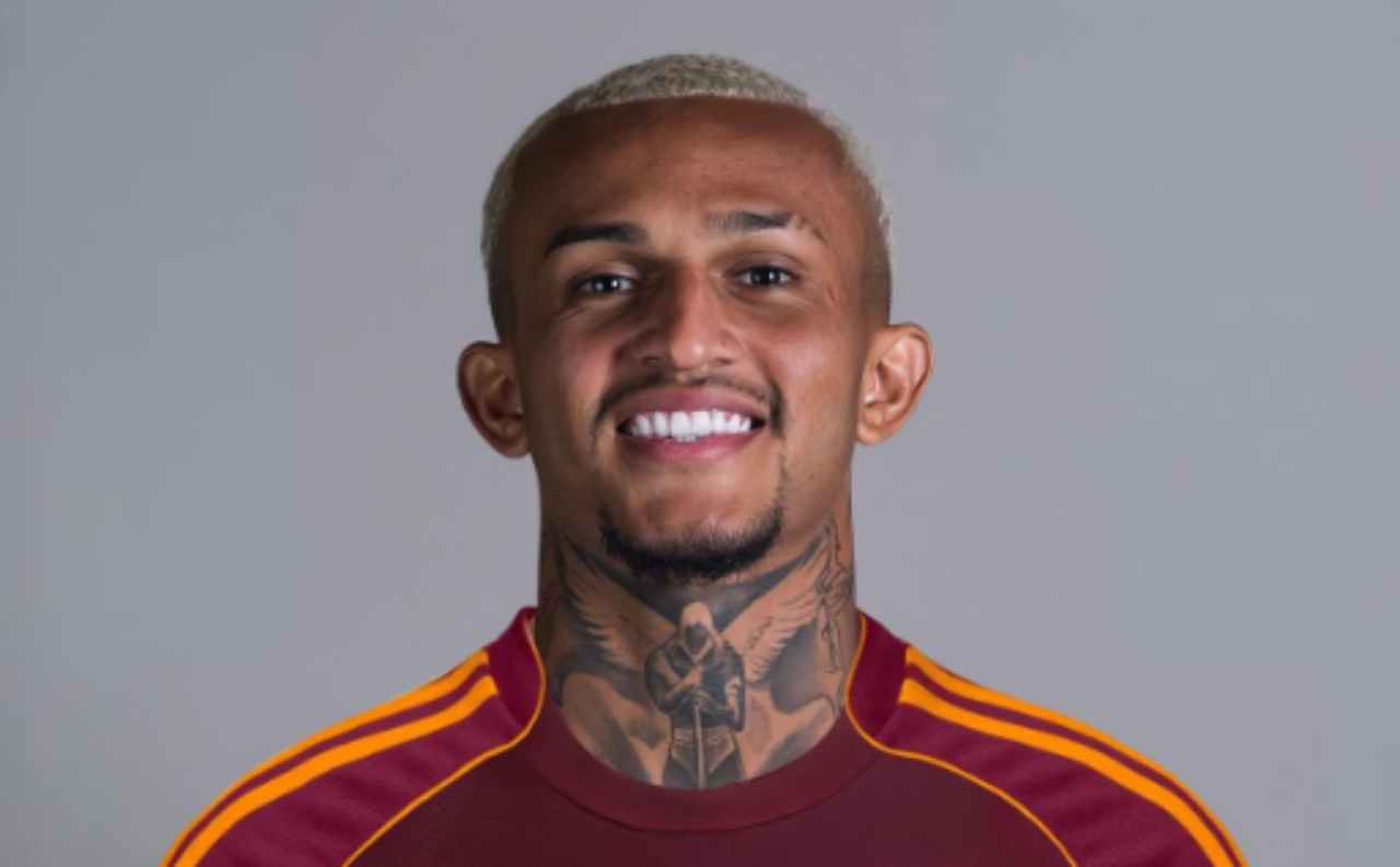 Wesley, non c’è niente da ridere: 1 mese di stop | Ecco quando torna l’esterno della Roma